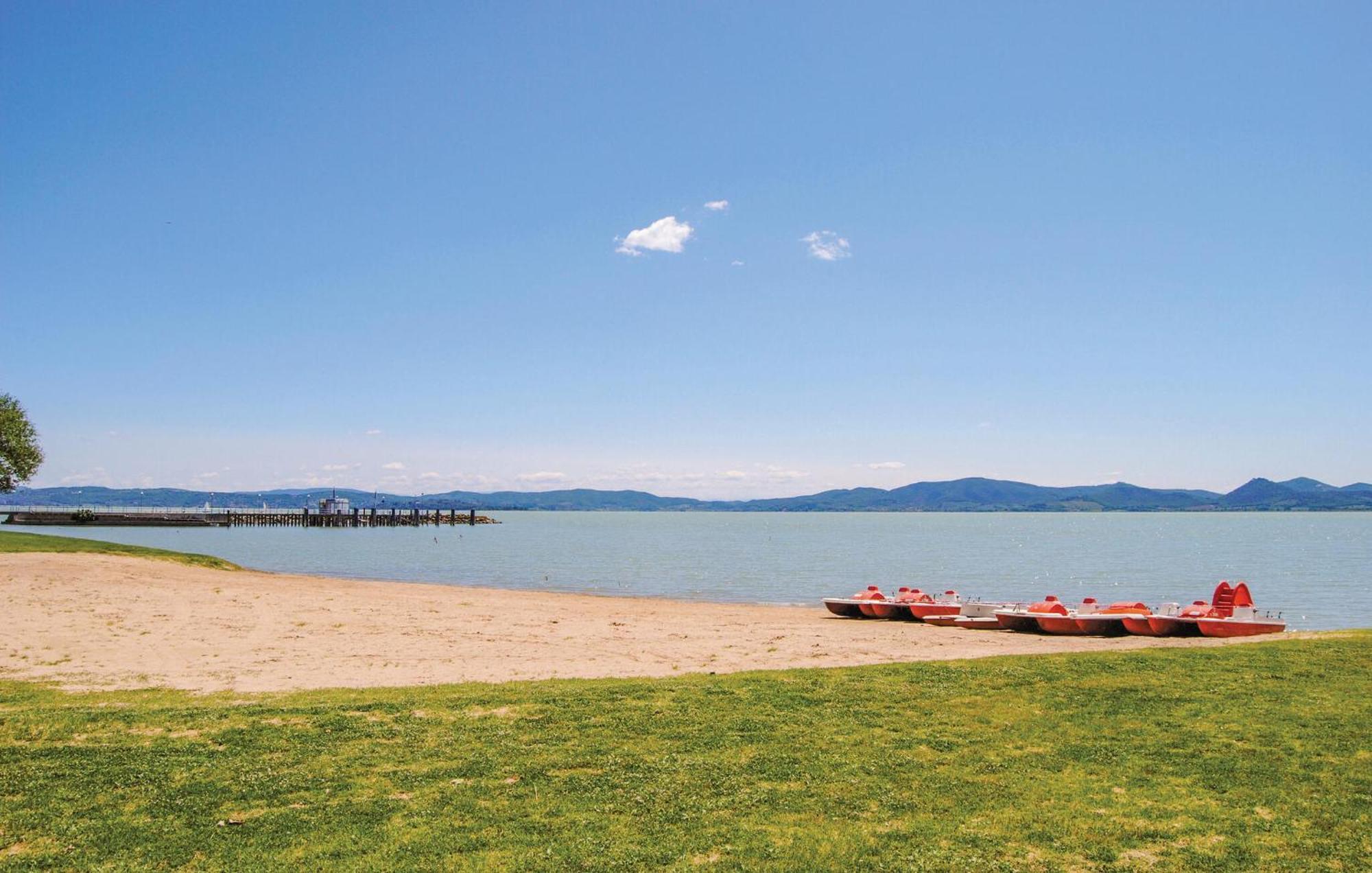 Lovely Apartment In Tuoro Sul Trasimeno With Wifi Exteriör bild