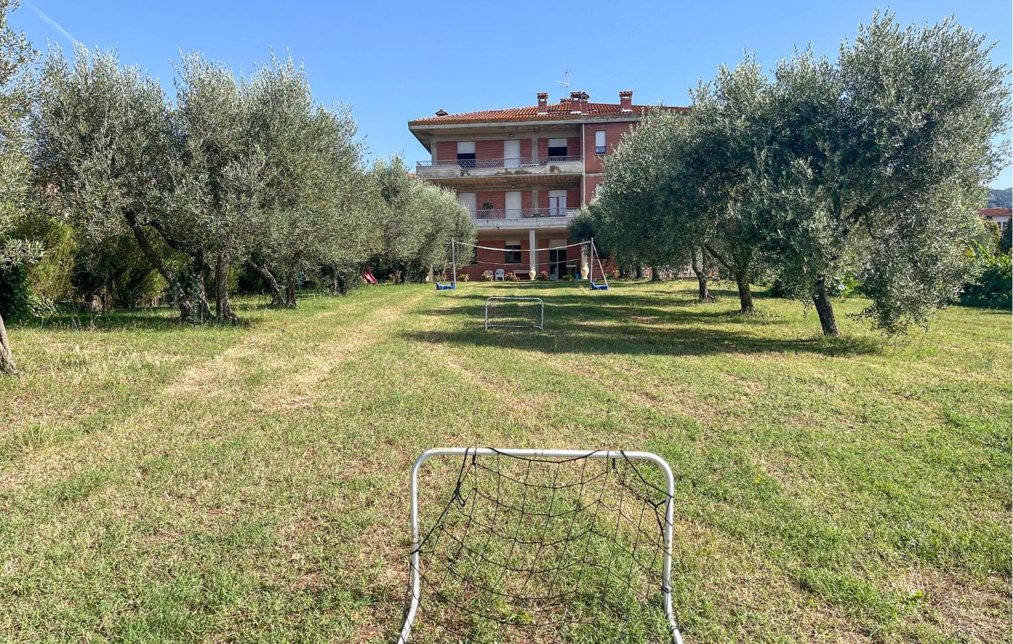 Lovely Apartment In Tuoro Sul Trasimeno With Wifi Exteriör bild